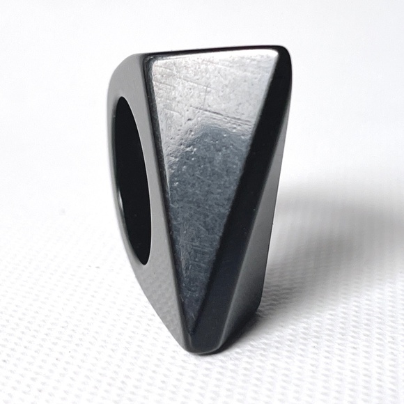 Vintage 6 Lucite Ring Black Trapezoid Statement Mid Century Modern Geometric - Picture 4 of 16